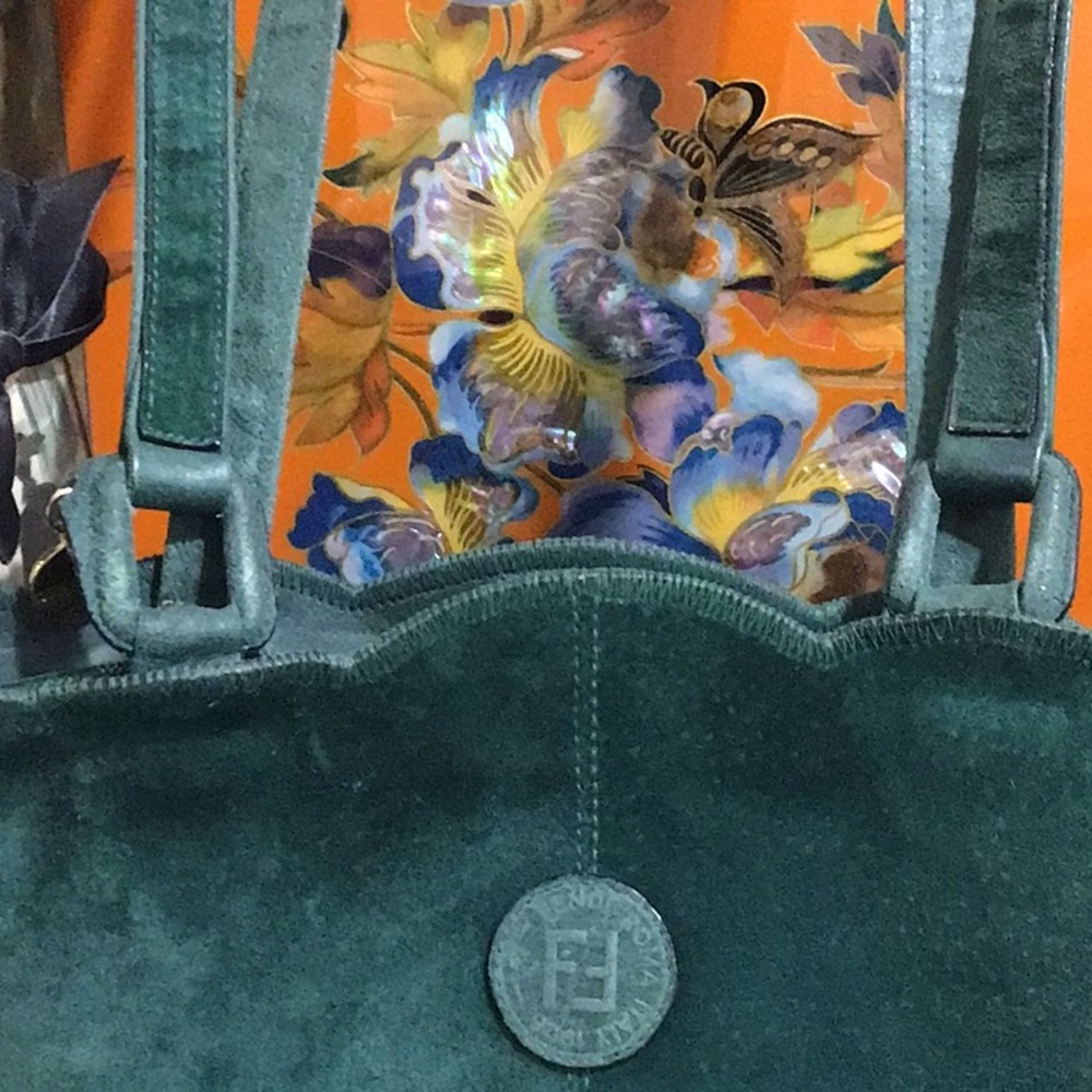 RARE Fendi Elegant Green Suede Tote Handbag - Picture 3 of 9